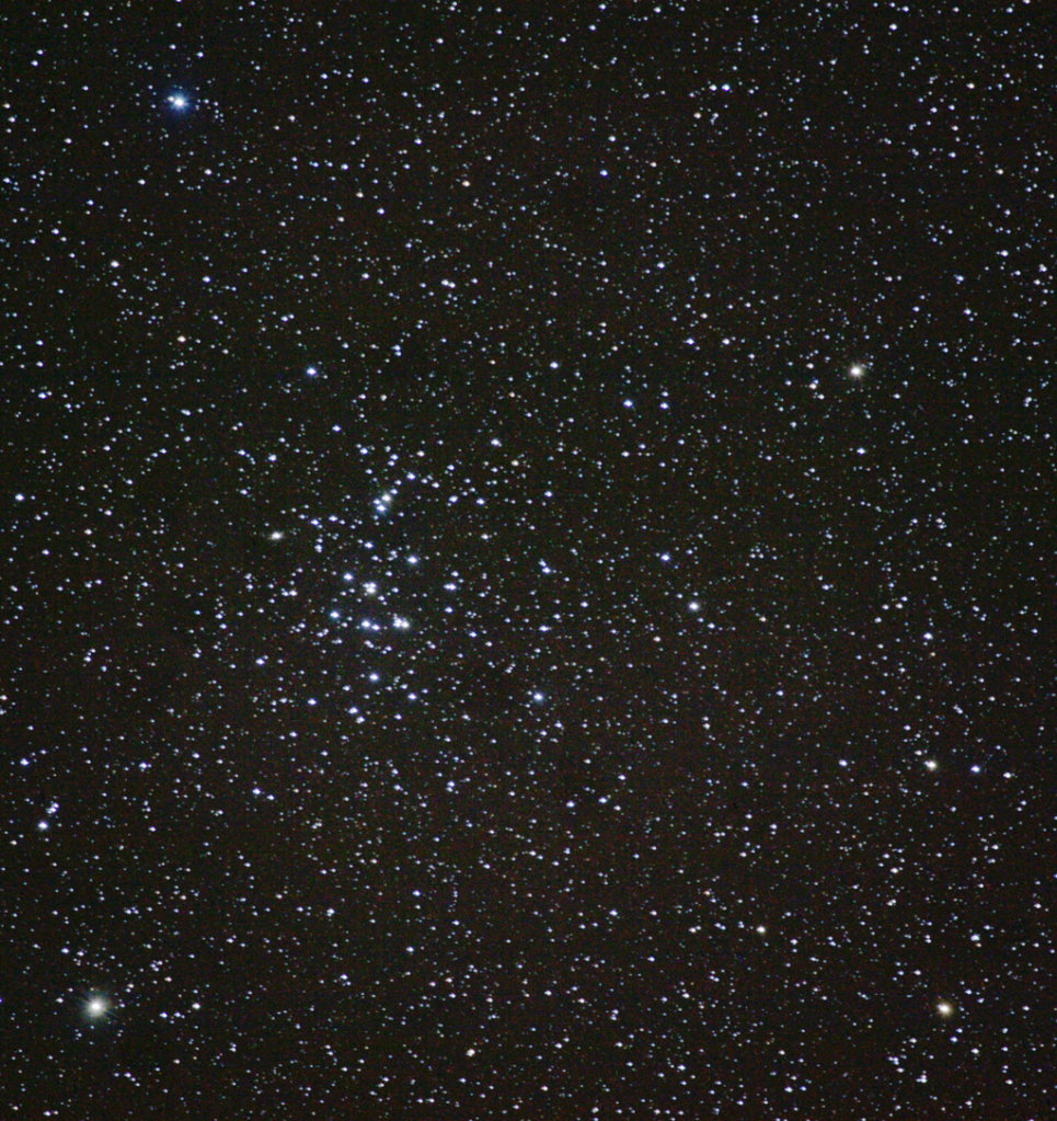 080208-Schaecher-M44-200mm-4x300s-Median-Dark-Photoshop-2x2Binning-Ausschnitt-gr.jpg